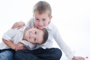 26-photographe-studio-portrait-emotion-famille-freres