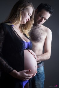 photo-portrait-studio-enceinte-grossesse-couple-gers-barcelonne-du-gers-couple